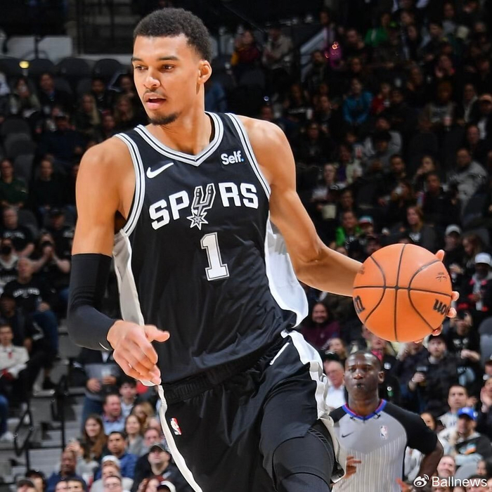 九游娱乐官方-关键时刻阿贾克斯刷新队史纪录窗口期纽约尼克斯调整名单以备全明星赛，圣安东尼奥马刺清晨迎来里程碑看傻球迷