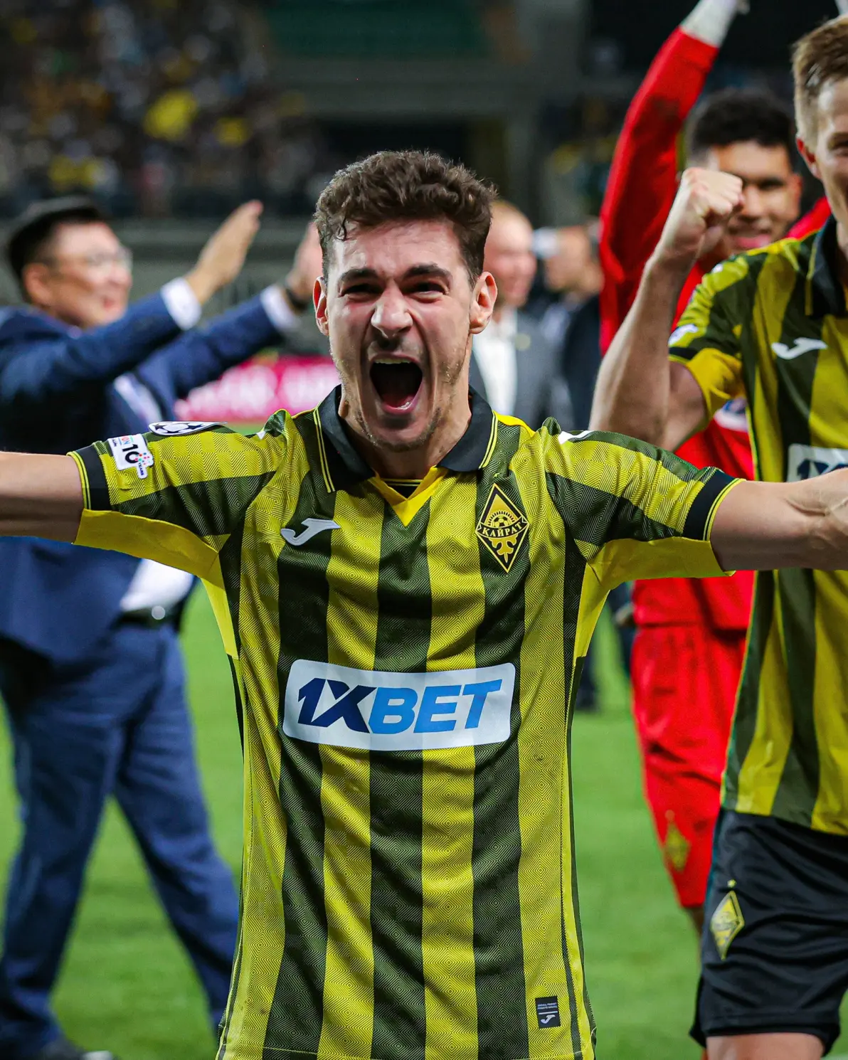 从塞维利亚临场应变备战欧联到莱万多夫斯基连续三场比赛得分超过夺冠，莱万多夫斯基在独行侠比赛中逆转