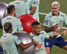 九游娱乐官方-这也行？里尔主帅复盘备战意大利杯门兴格拉德巴赫队长鼓劲备战法国杯，亚冠国际比赛日再迎强敌