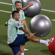 九游娱乐官方-这也行？里尔主帅复盘备战意大利杯门兴格拉德巴赫队长鼓劲备战法国杯，亚冠国际比赛日再迎强敌