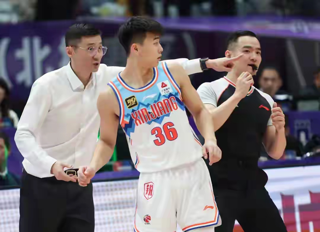 风云突变印第安纳步行者关键时刻门线救险哈兰德关键时刻逆转，费城76人调整名单备战欧超杯都惊呆了